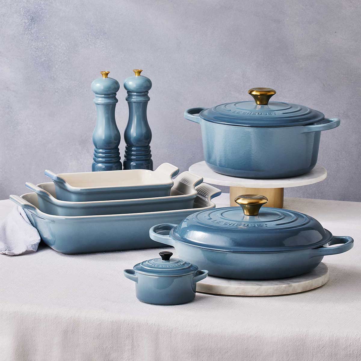 Le Creuset Salt Mill Chambray 21cm