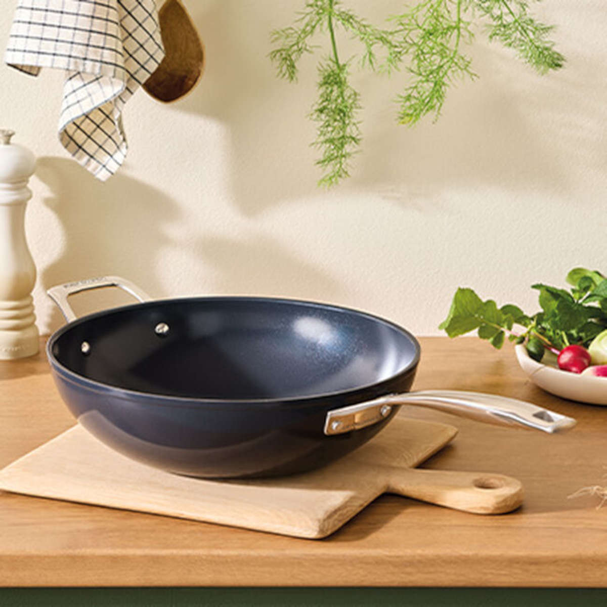 Le Creuset Essential Non Stick Ceramic Stir Frying Pan 30cm