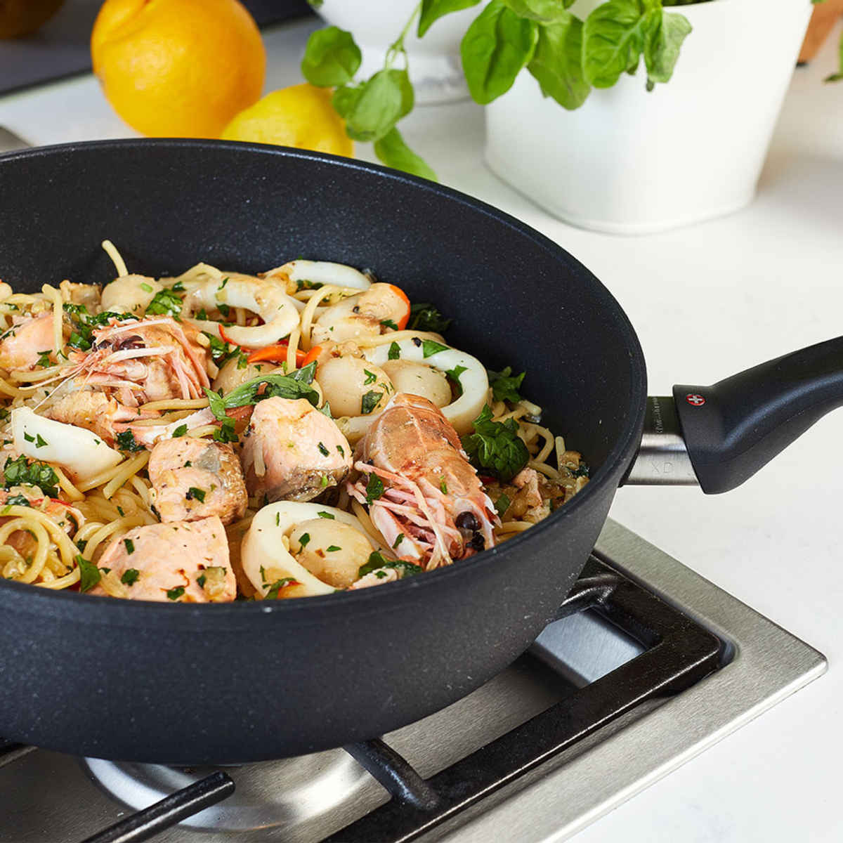 Swiss Diamond XD Classic Induction Saute Pan With Lid 28cm (4L)