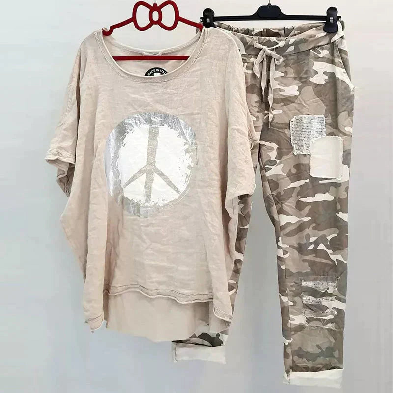 2-delat set för damer: avslappnad t-shirt och kamouflagebyxor - stiligt vardagskläder för avslappning