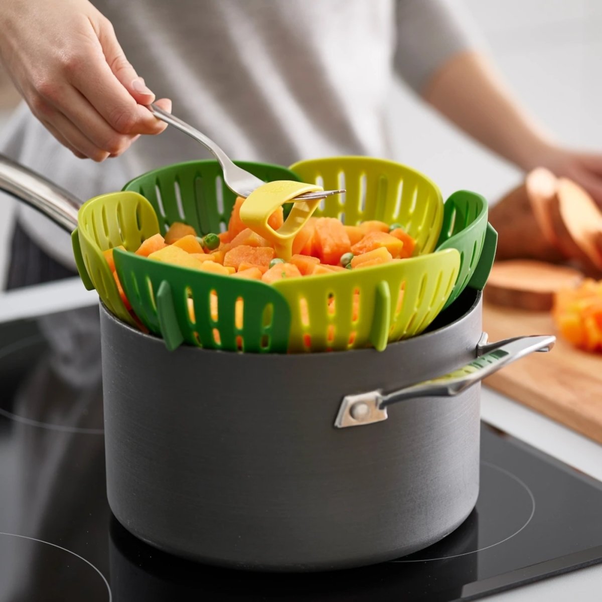 Joseph Joseph Bloom Folding Steamer Basket