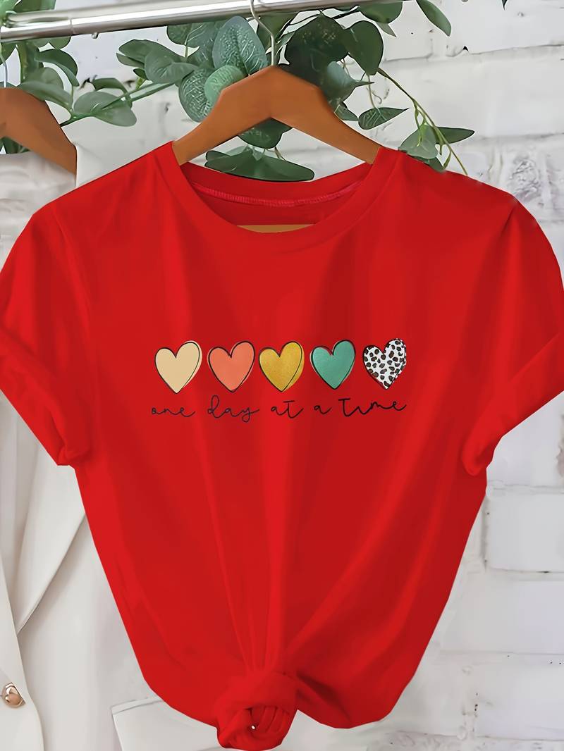 T-shirt för kvinnor med hjärtmotiv - mjuk och avslappnad stil för vardagen