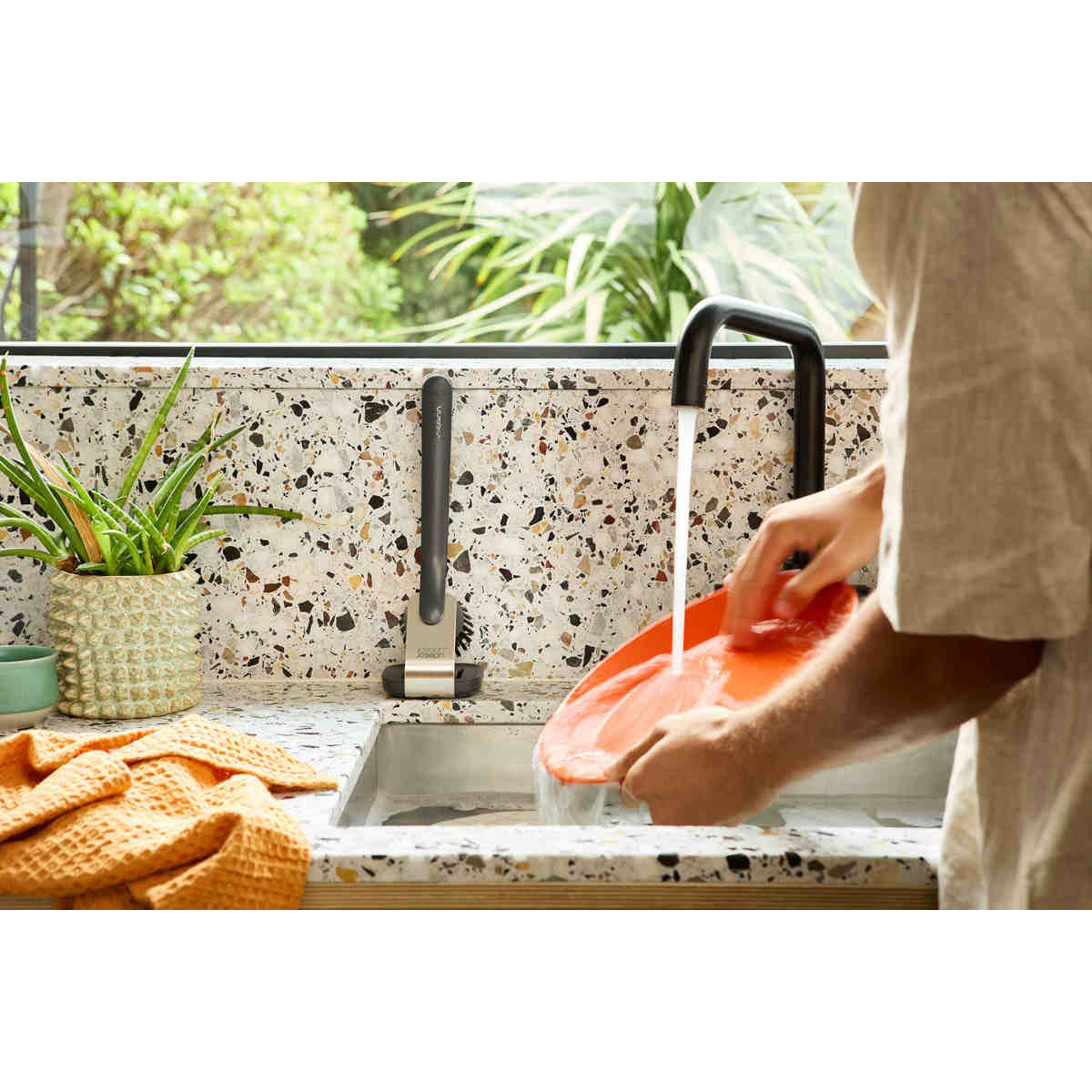 Joseph Joseph SinkTech Washing Up Brush with Steel Stand Grey