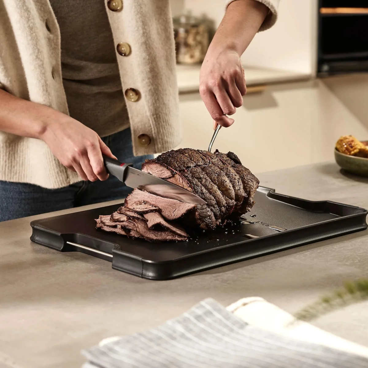 Joseph Joseph Cut & Carve Plus Multi-function Chopping Board Black Large