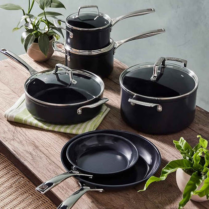 Le Creuset Essential Non-Stick Ceramic Saute Pan 26cm (4L)