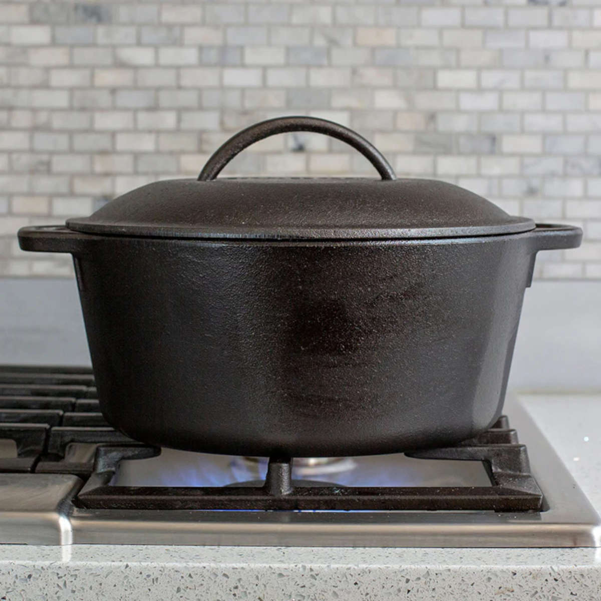 Lodge Cast Iron Dutch Oven With Loop Handles 4.7L