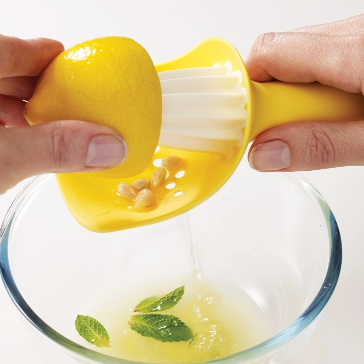 Joseph Joseph Citrus Reamer Catcher Yellow
