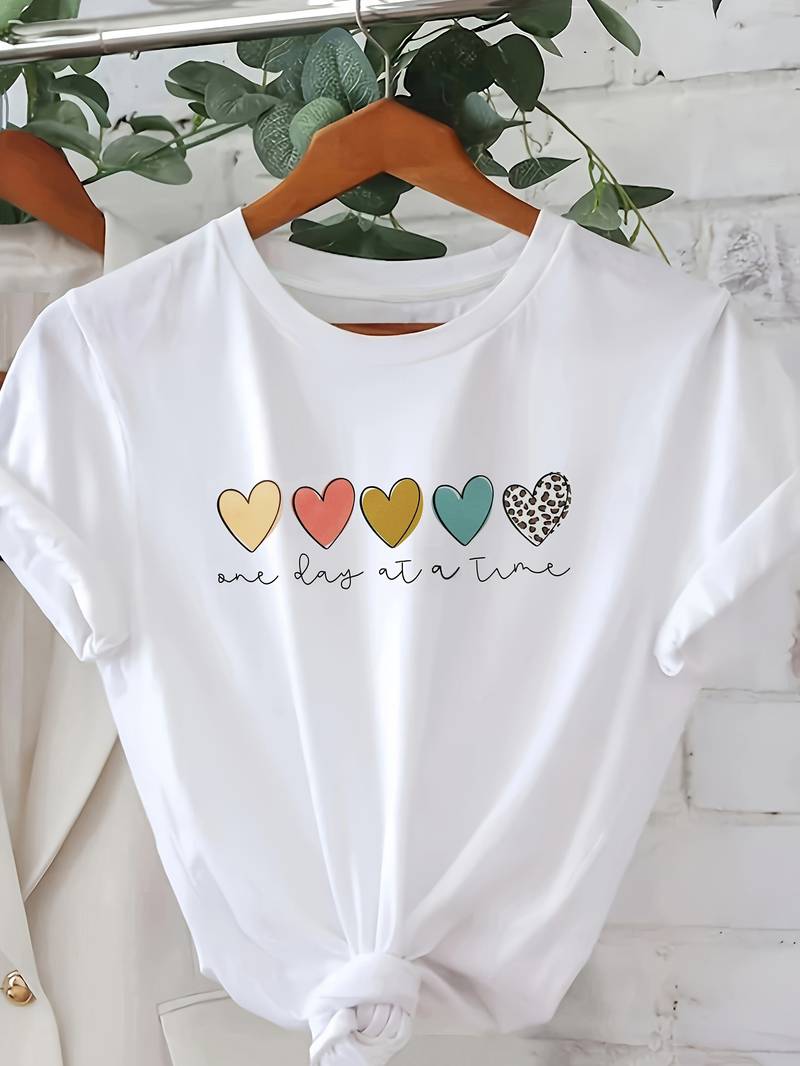 T-shirt för kvinnor med hjärtmotiv - mjuk och avslappnad stil för vardagen