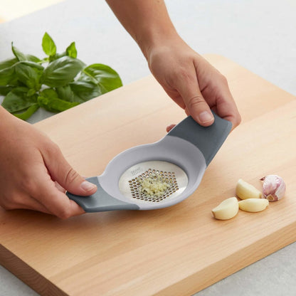 Grand Designs Grate & Crush 2 In 1 Garlic Crusher Grey/Silver