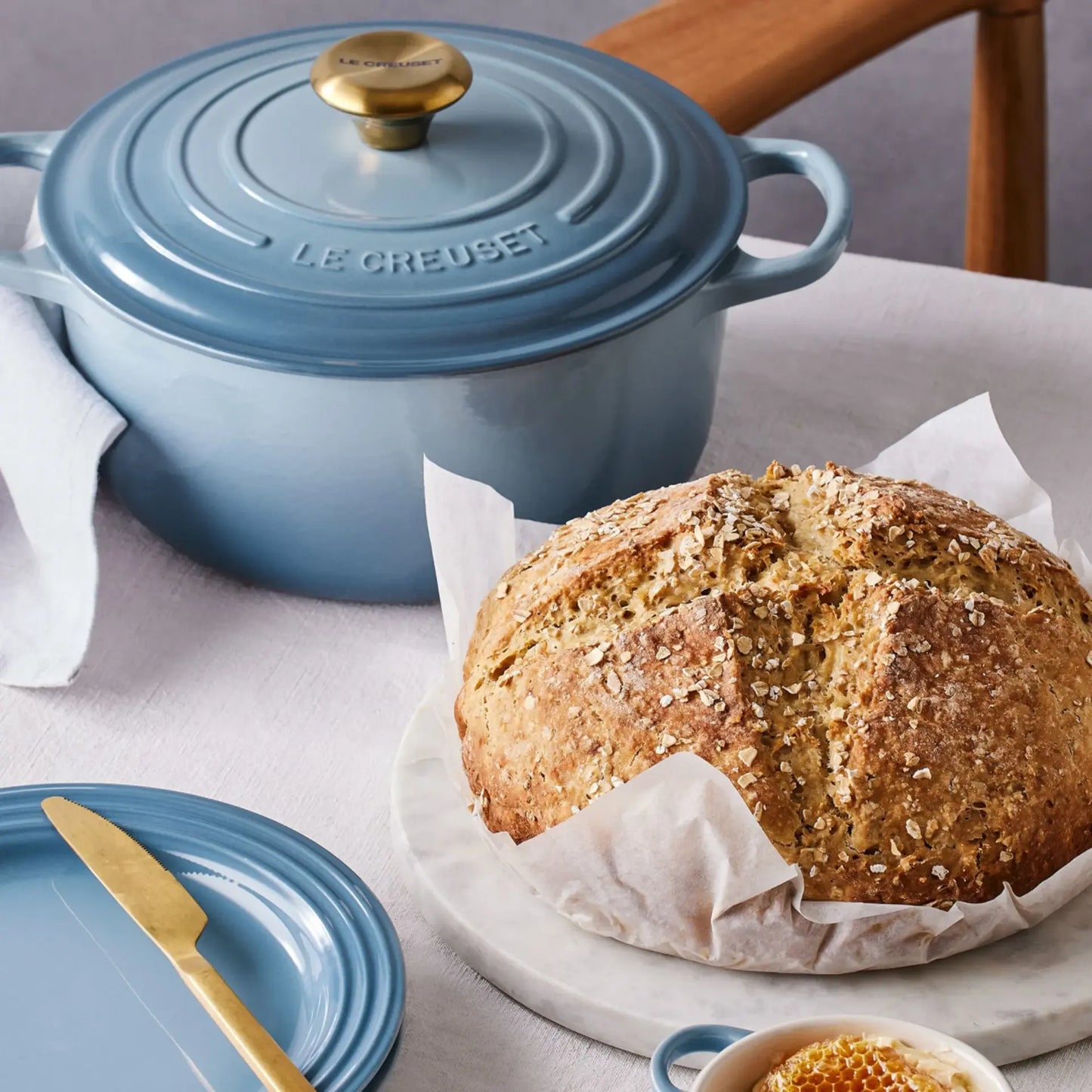 Le Creuset Signature Cast Iron Round Casserole Chambray 28cm (6.7L)